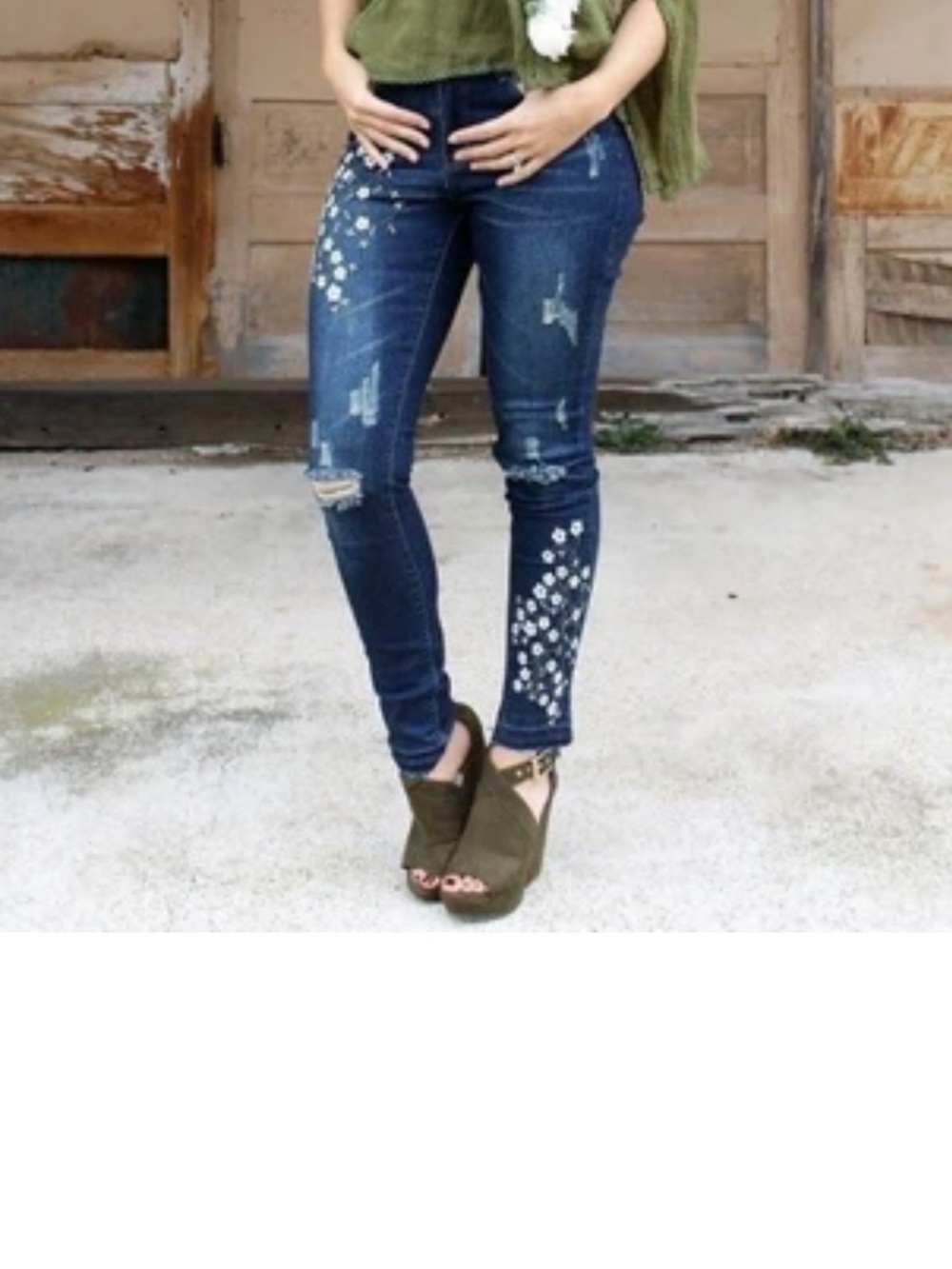 Women’s Dark Blue Distressed Skinny Jeans with Floral Embellishment size 4